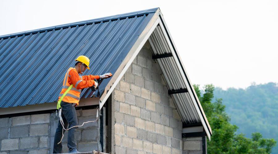 Professional gutter cleaning in Newton Lower Falls, MA